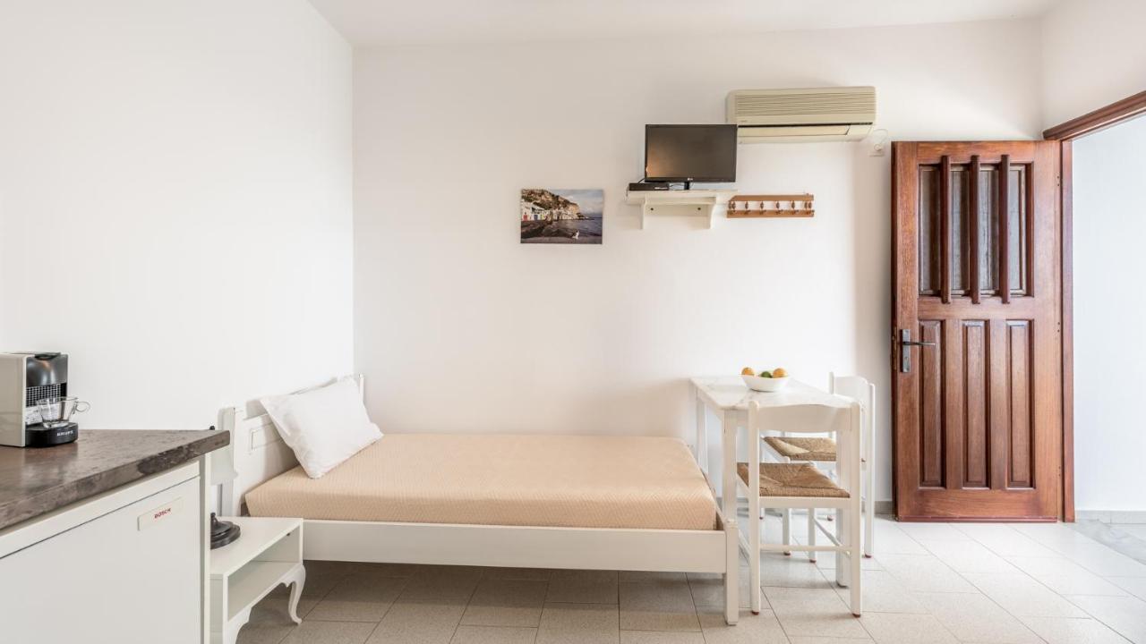 Giourgas Studios & Apartments Provatas Dış mekan fotoğraf